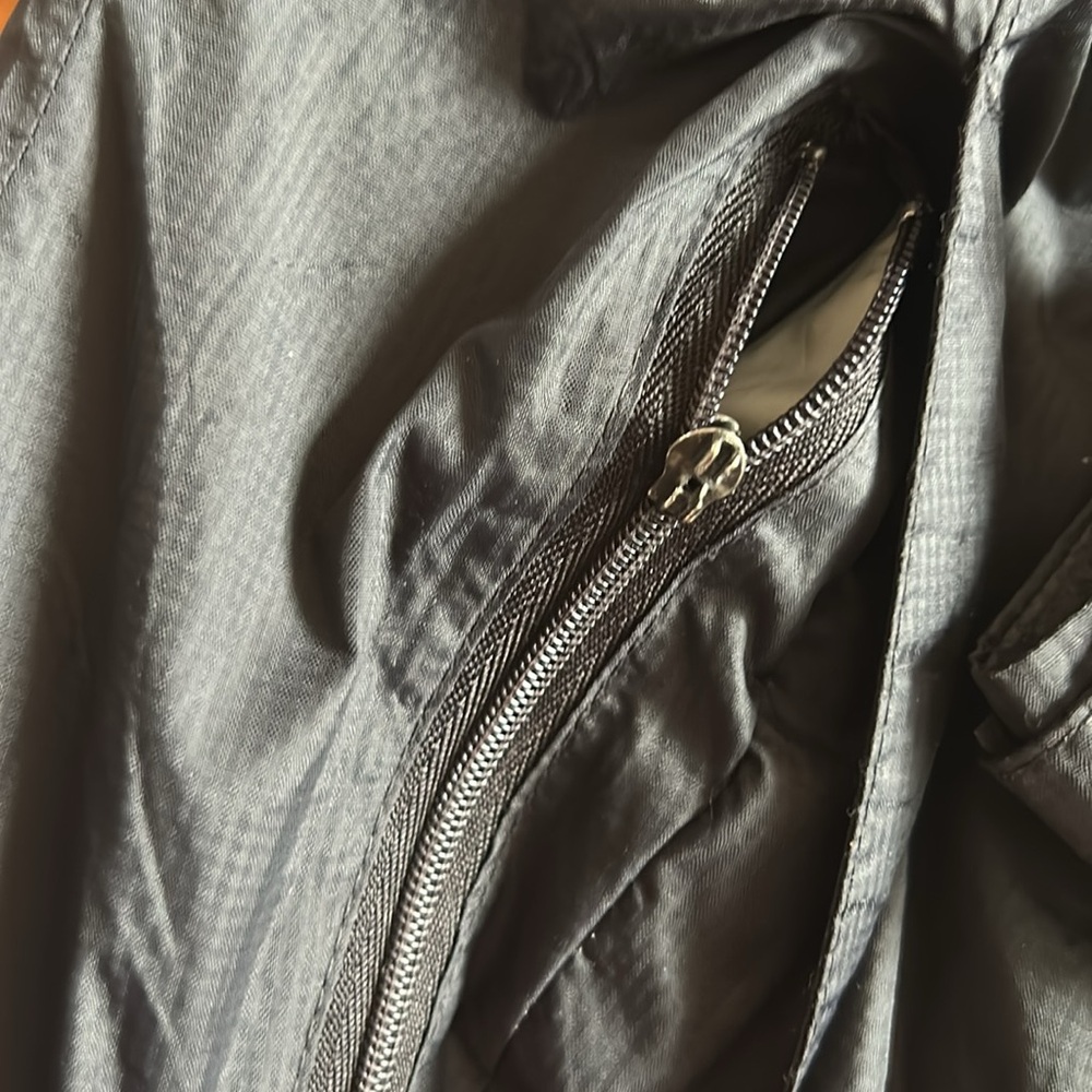 (Zippers broken) THE NORTH FACE black jacket - Picture 2 of 3